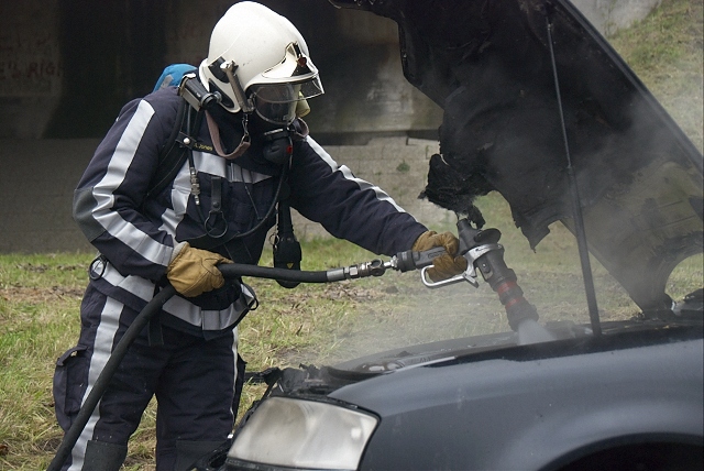 2010/294/GB 20101108 013 Nieuwemeerdijk autobrand.jpg